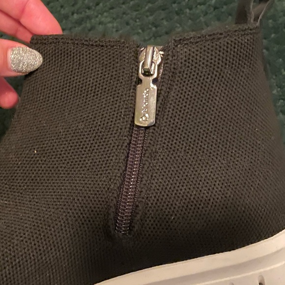 Blondo Waterproof High Top Sneakers - Picture 4 of 6